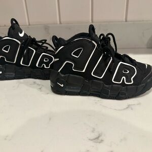 Boys nearly new Nike Air More Uptempo (GS)